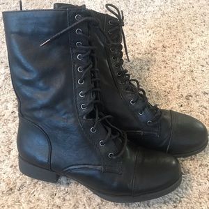 Combat boots